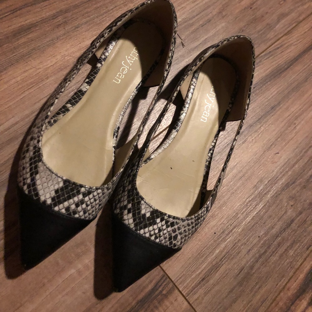 Snakeskin flats